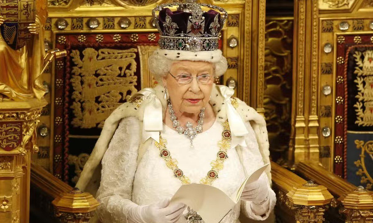 Αυτά θα αλλάξουν με το θάνατο της Βασίλισσας Ελισάβετ – Ο Διάδοχος, ο ύμνος της Αγγλίας και τα γραμματόσημα