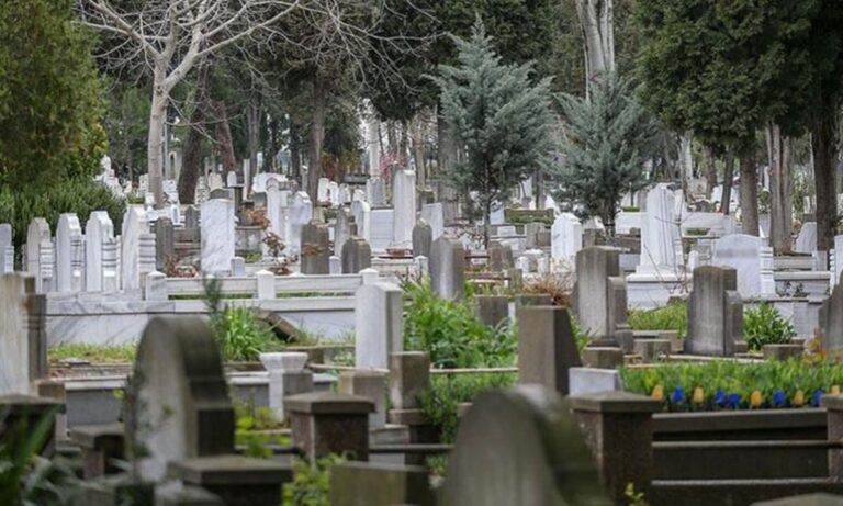 Τoυρκία: Ούτε να «πεθάνουν» δεν μπορούν – Απλησίαστοι οι τάφοι και οι ταφόπλακες