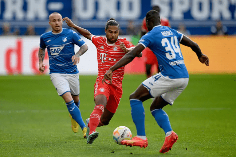 Bundesliga: «Παρέλαση» της Ντόρτμουντ – Διπλό από ημίχρονο για τη Μπάγερν στο Χόφενχαϊμ