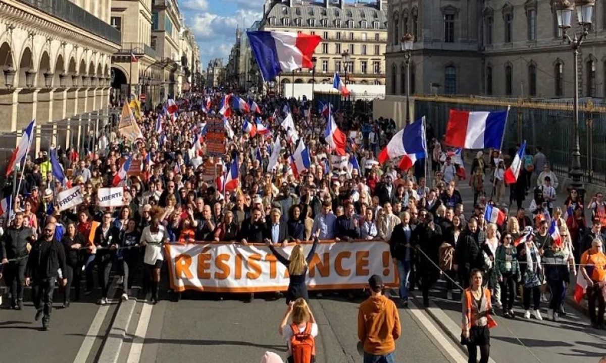 Ευρωπαίοι πολίτες σε Γαλλία, Γερμανία και άλλες χώρες της ΕΕ, διαδηλώνουν μαζικά κατά της ακρίβειας, ενώ οι χειμαζόμενοι Έλληνες παραμένουν θεατές των εξελίξεων.