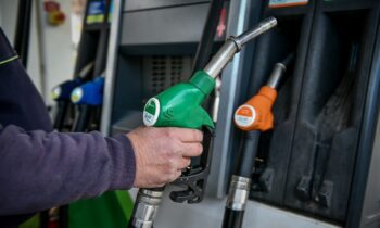 «Fuel Pass» χωρίς αίτηση – Ποιοι το δικαιούνται – Πότε θα δοθεί και με ποιόν τρόπο