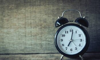 Κοινωνία: Αλλαγή ώρας: Πότε αλλάζουν τα ρολόγια – Πάμε σε χειμερινή ώρα