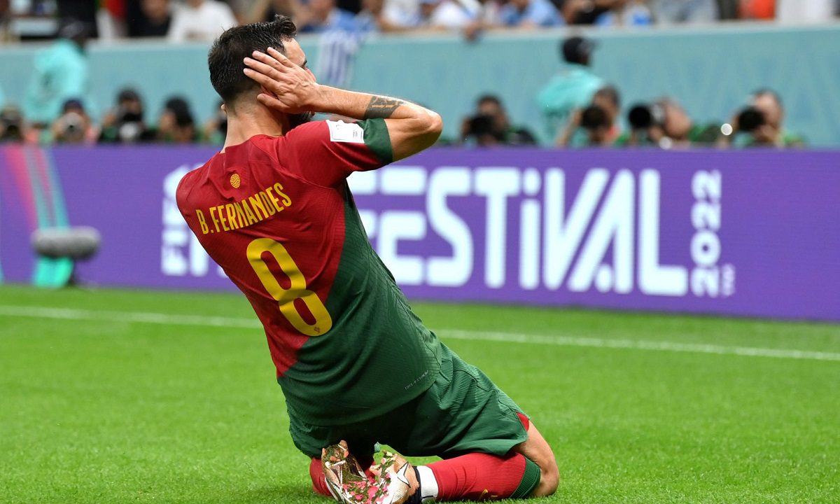 Με πρωταγωνιστή τον Μπρούνο Φερνάντες, η Πορτογαλία επικράτησε της Ουρουγουάης (2-0) και τσέκαρε το εισιτήριο για την επόμενη φάση