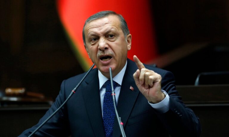 Ελληνοτουρκικά: Προκλητικό σόου Ερντογάν με χάρτες – Προανήγγειλε γεωτρήσεις νότια της Κρήτης!