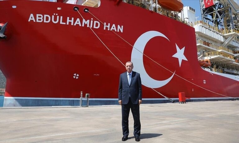 Τουρκία: Κάνει πράξη τις απειλές ο Ερντογάν – Στέλνει το «Αμπντουλχαμίντ Χαν» για γεωτρήσεις «σε όλη τη Γαλάζια πατρίδα»