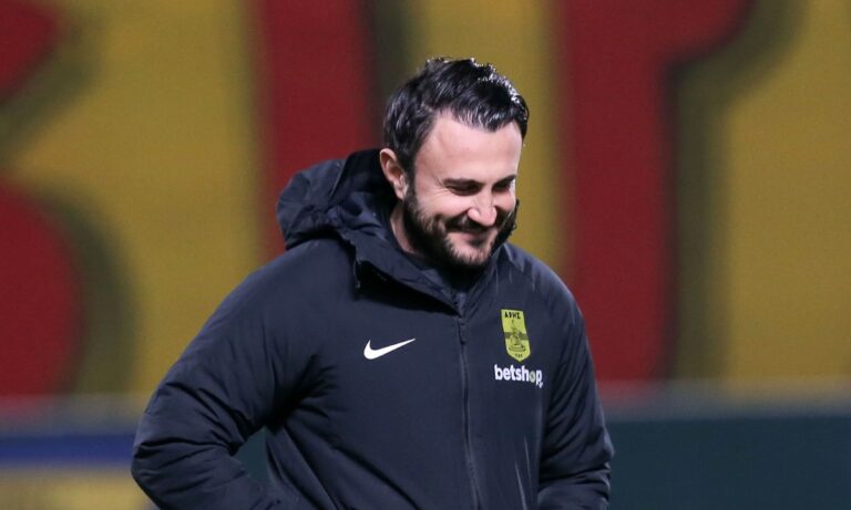 AΝΤ1+: Αγανάκτησε και τρολάρει (και) ο Καρυπίδης! (pic)