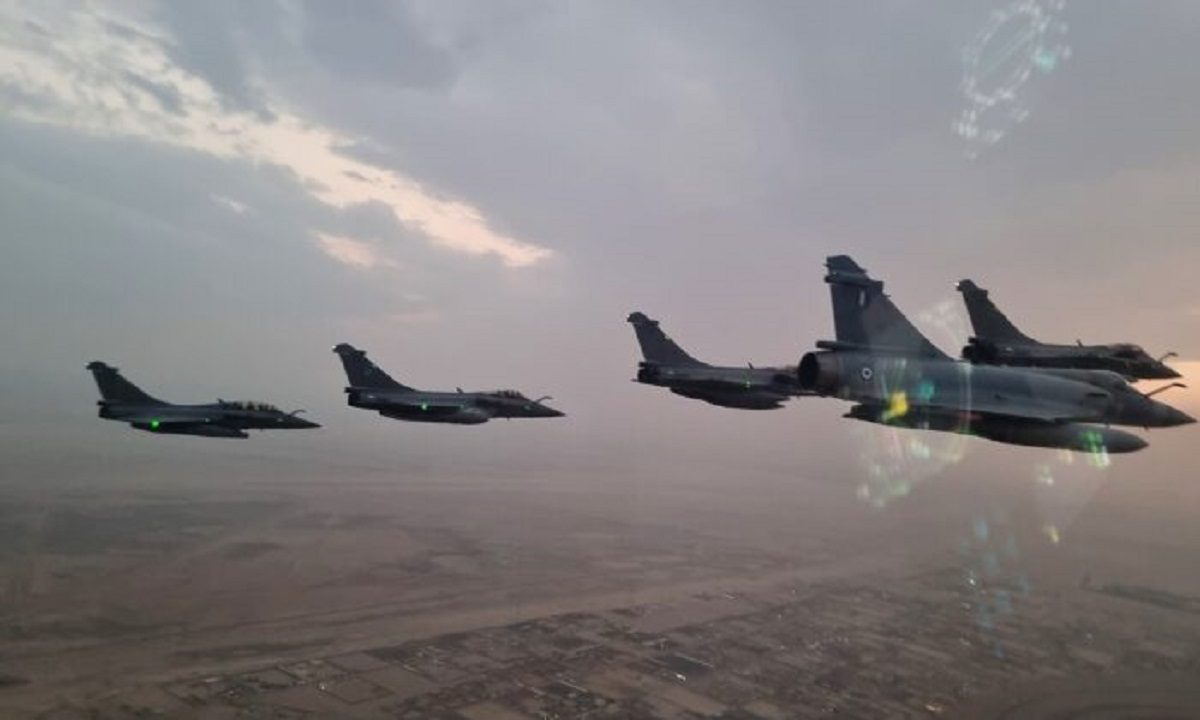 Τα τρία Mirage της Πολεμικής Αεροπορίας έσκισαν τους αιθέρες των Εμιράτων σε διακρατική συνεκπαίδευση στην αεροπορική βάση στην Al Dhafra.