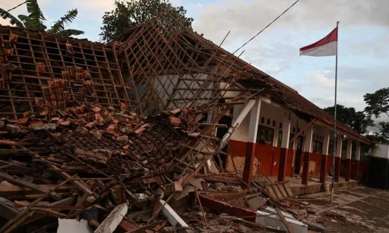 Σεισμός - Ινδονησία: Εκατοντάδες νεκροί και τραυματίες