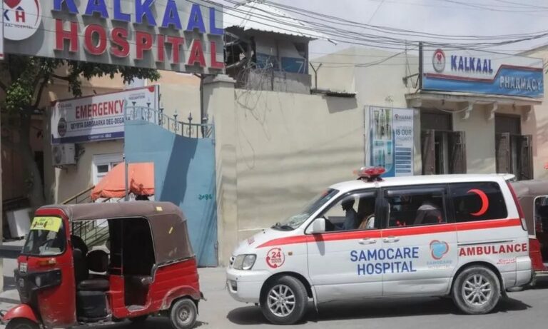 Σομαλία: Χαμός στη Μογκαντίσου – Τουλάχιστον τέσσερις νεκροί σε ξενοδοχείο