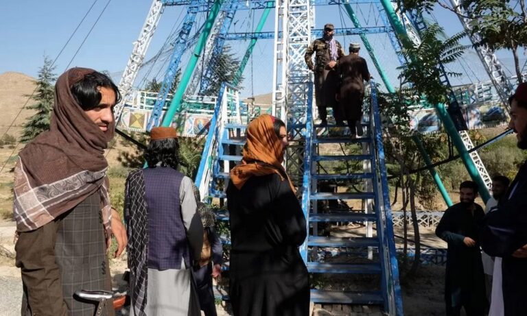 Ταλιμπάν: Δεν επιτρέπουν στις γυναίκες να πάνε σε λούνα παρκ