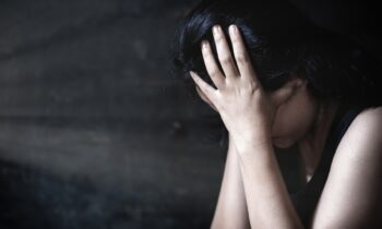 Ομαδική απόπειρα βιασμού σε γυμνάσιο της Κορίνθου – Μια ανομολόγητη φρίκη από μια ένοχη κοινωνία