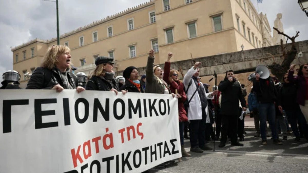 Οριστικά επιστρέφουν οι ανεμβολίαστοι υγειονομικοί και ο εμμονικός Πλεύρης τους ετοιμάζει «καψόνι» – Τι θα ισχύσει