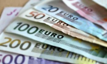 Επιταγή ακρίβειας: Αντίστροφη μέτρηση για τα 250 ευρώ – Πώς γίνεται η αίτηση