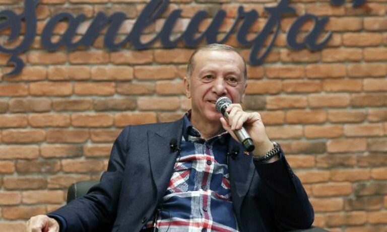 Τουρκία: Τραγουδιστής έγινε ο Ερντογάν την ώρα που χάνει συνεχώς μονάδες στις προεκλογικές δημοσκοπήσεις