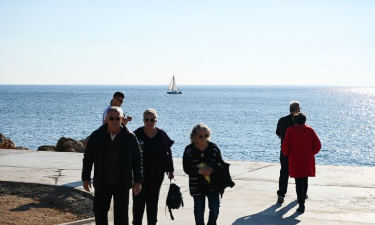 Καιρός: Καλά κρατεί το καλοκαιρινό σκηνικό – Ηλιόλουστη και η Τρίτη (27/12)