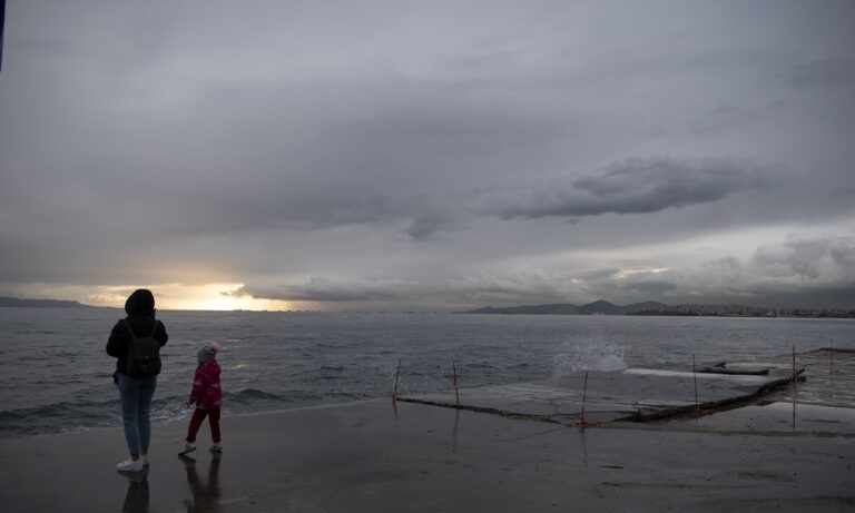 Καιρός (9/12): Διατηρείται η συννεφιά με τοπικές βροχές – Πού θα κυμανθεί η θερμοκρασία