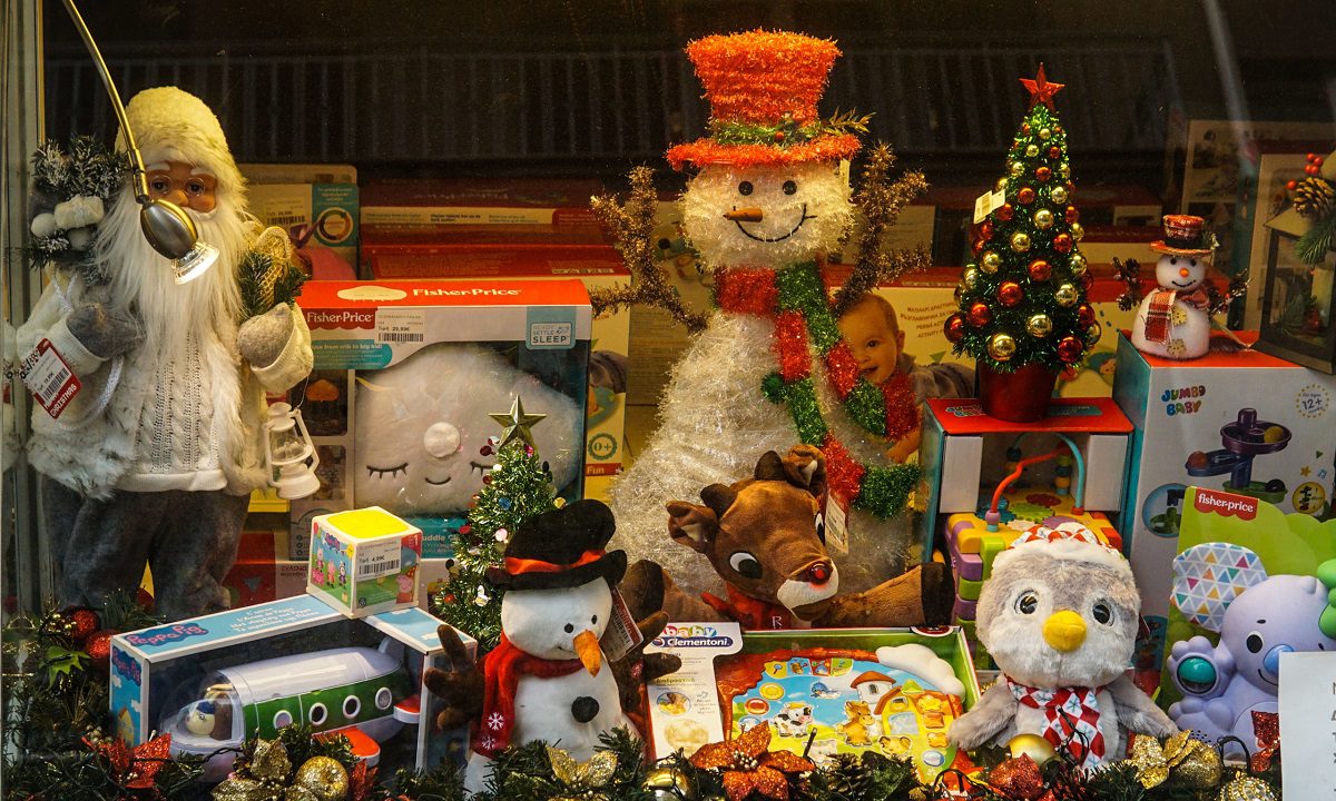 Ξεκινούν σήμερα Τετάρτη (14/12) το «καλάθι των Χριστουγέννων» στα σούπερ μάρκετ και το «καλάθι του Αη Βασίλη» στα καταστήματα παιχνιδιών.