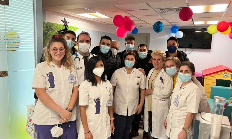 Επίσκεψη στο ογκολογικό τμήμα του «Μητέρα» τα Ιλίσια 2004