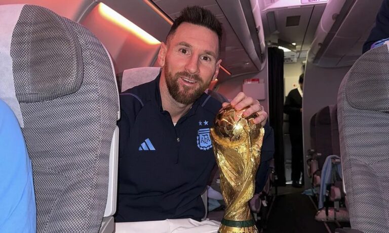 Δείτε τι γίνεται στο αεροπλάνο της Αργεντινής με το Παγκόσμιο Κύπελλο – Τι του έκαναν