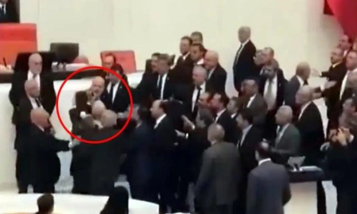 Τουρκία: Συμπλοκή στο κοινοβούλιο – Βουλευτής στην εντατική!
