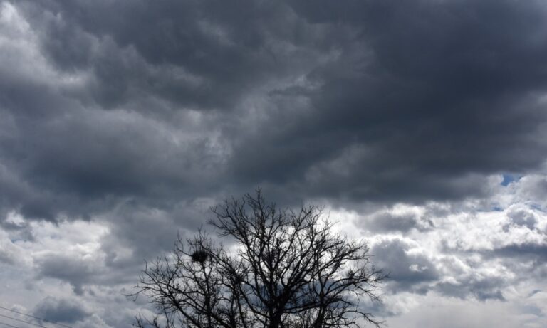 Καιρός: Συννεφιά με κατά τόπους βροχές και αφρικανική σκόνη θα έχουμε την Τετάρτη – Νέα άνοδος της θερμοκρασίας (18/1)