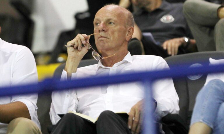 Αυτό είναι το πλάνο του Μπένετ – Έρχεται μεγάλο «ψαλίδι» στους ξένους διαιτητές!