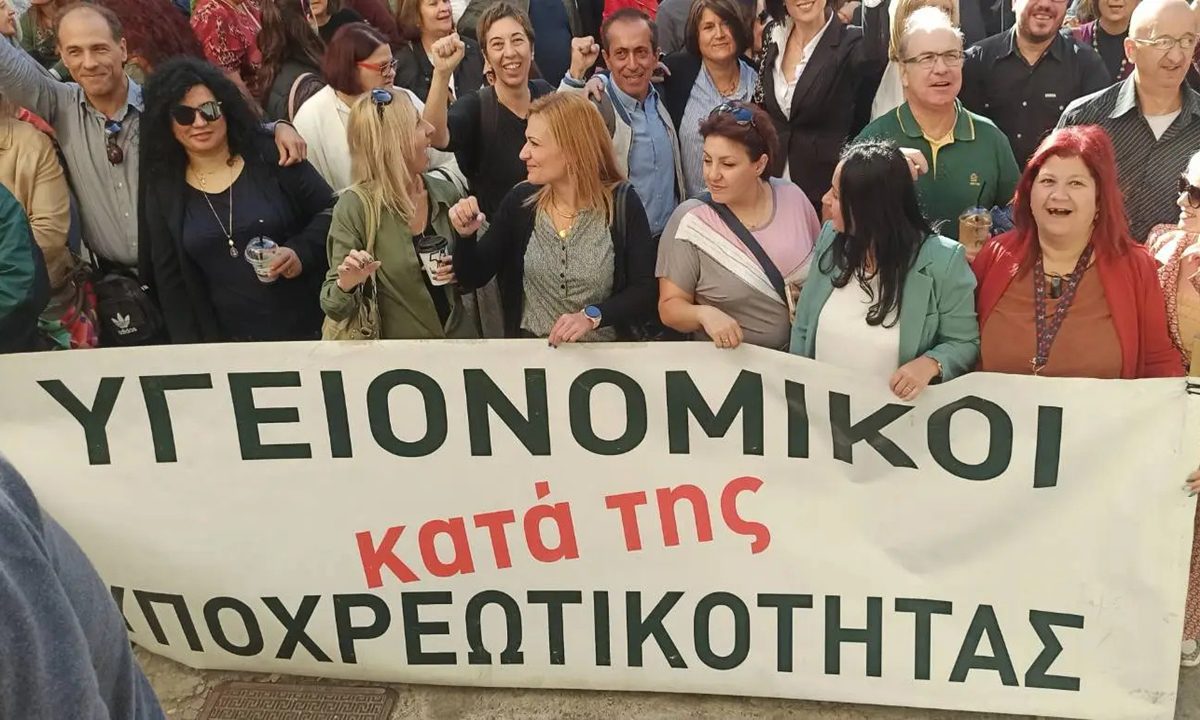 Μαζί με τον νέο χρόνο, ήρθε και μια πνοή αισιοδοξίας για τους κοινωνικούς αγώνες - Έχοντας ψηλά το κεφάλι, οι υγειονομικοί επέστρεψαν στο ΕΣΥ.