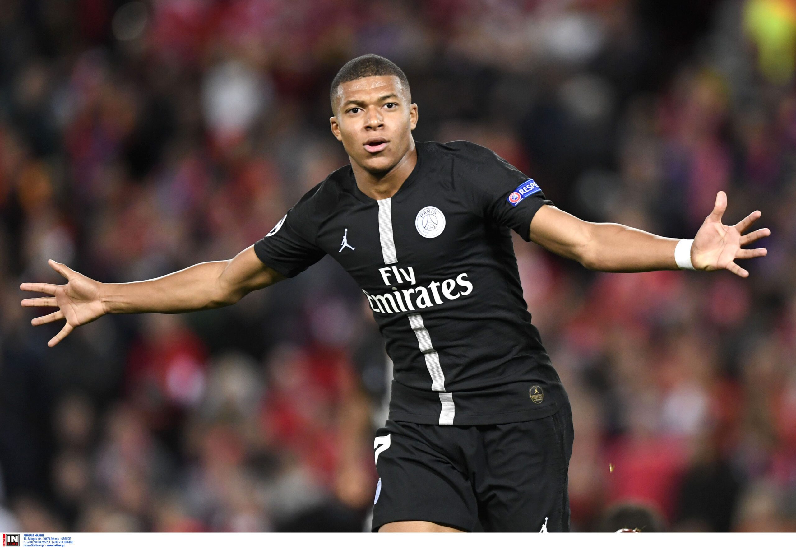 Ποιος Ρονάλντο και ποιος Μέσι και ποιος Εμπαπέ - Αυτός είναι ο πιο πλούσιος ποδοσφαιριστής στον κόσμο - Δεν τον ξέρει κανείς όμως