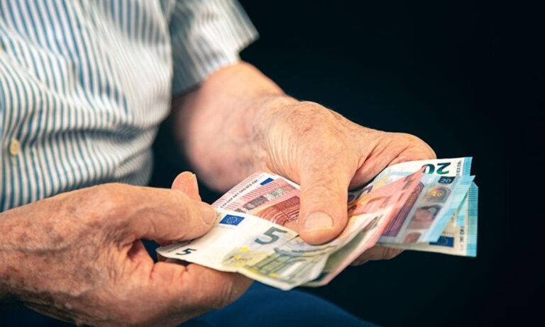 Συντάξεις: Τότε θα γίνει η διπλή αύξηση – Αυτοί δεν θα πάρουν τίποτα