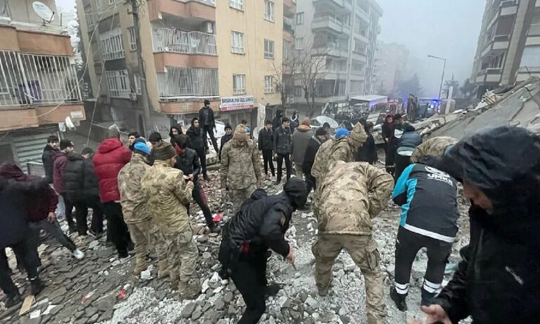 Τούρκος Ναύαρχος απολογείται για την εξαφάνιση του τουρκικού Στρατού στον σεισμό – Αφαντοι 24 ώρες γιατί φοβούνταν επίθεση;
