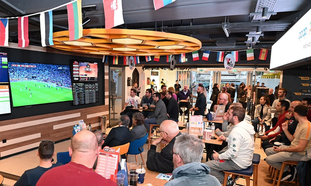 Όλοι οι δρόμοι οδηγούν στο κατάστημα ΟΠΑΠ στην OPAP Arena – Αύριο η μεγάλη ποδοσφαιρική γιορτή για τον ημιτελικό του κυπέλλου μεταξύ Ολυμπιακού και ΑΕΚ