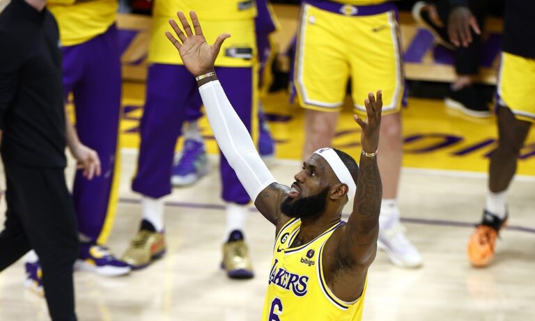 NBA Αποτελέσματα: Χάλασαν το «πάρτι» του ΛεΜπρόν οι Θάντερ – Πρώτος σκόρερ όλων των εποχών ο «Βασιλιάς»
