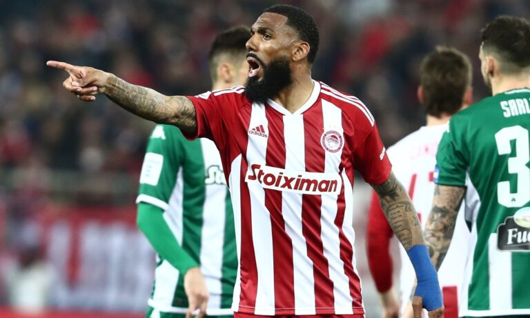 Χάνει και τα δύο ματς με ΑΕΚ ο Εμβιλά – Χωρίς 3ο στόπερ στη ρεβάνς ο Ολυμπιακός – Κλείδωσε η ενδεκάδα του Μίτσελ!