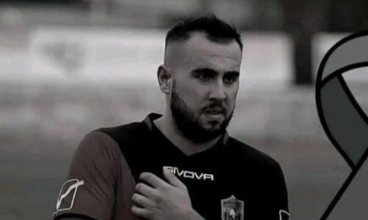 Θάνατος ποδοσφαιριστή στη Σύρο: «Είναι δυνατόν αθλητές να παθαίνουν καρδιά; Πρέπει να σώσουμε τα άλλα παιδιά», ξεσπά ο πατέρας
