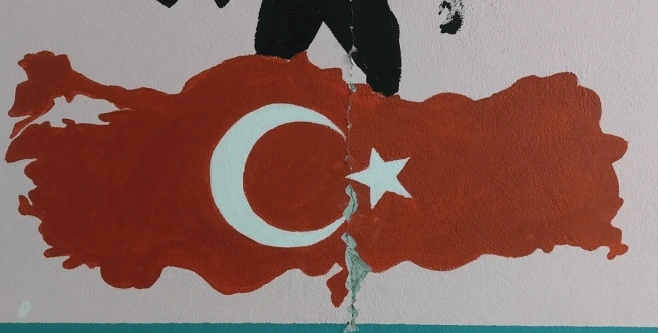Σεισμός στην Τουρκία: Δεν πίστευαν στα μάτια τους όσοι είδαν το σημείο που ράγισε ο τοίχος 