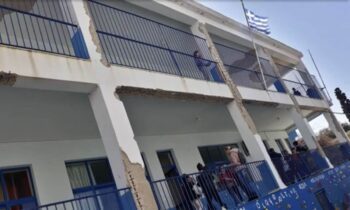 Κοινωνία: Ελλάδα 2023: Ετοιμόρροπα σχολεία λειτουργούν κανονικά – Τρομακτική προειδοποίηση Τσελέντη για σχολείο-φέρετρο στη Χίο!