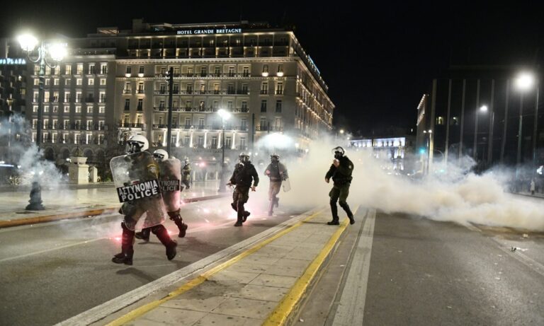 Τάκης Θεοδωρικάκος: Μετά από 2 μέρες «θυμήθηκε» να κάνει έρευνα για την απρόκλητη βία αστυνομικών σε όσους διαδήλωναν για τα Τέμπη