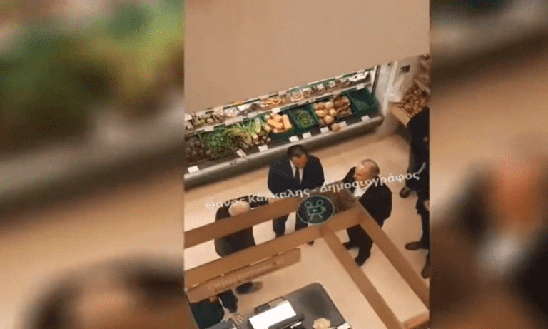 Συνταξιούχος τα χώνει στον Άδωνι Γεωργιάδη – Δεν παίρνει απάντηση – Δεν το καταγράφουν οι κάμερες (vid)