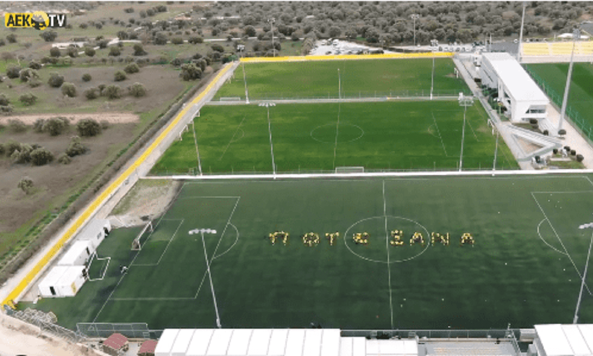 Τραγωδία στα Τέμπη: Συγκλονιστικό βίντεο – «Ποτέ ξανά» από τους ποδοσφαιριστές της Ακαδημίας της ΑΕΚ (vid)