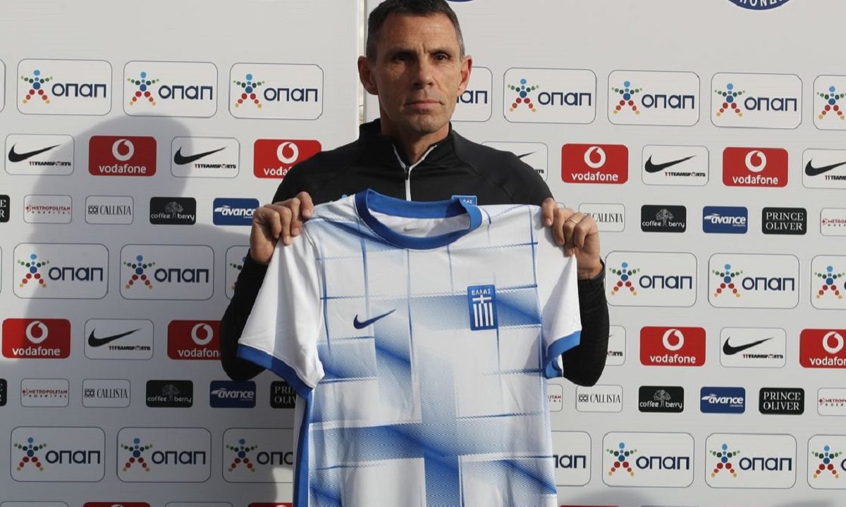 Η νέα Φανέλα της Εθνικής Ελλάδας δεν άρεσε – Λείπει το μπλε της σημαίας, θυμίζει Φινλανδία!