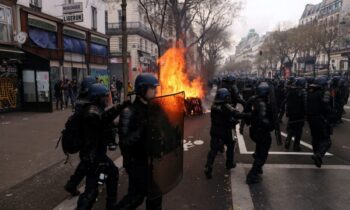 Κόσμος: Γαλλία: Μακρόν όπως Λουδοβίκος 16ος – Ποια είναι η επόμενη κρίσιμη μέρα;