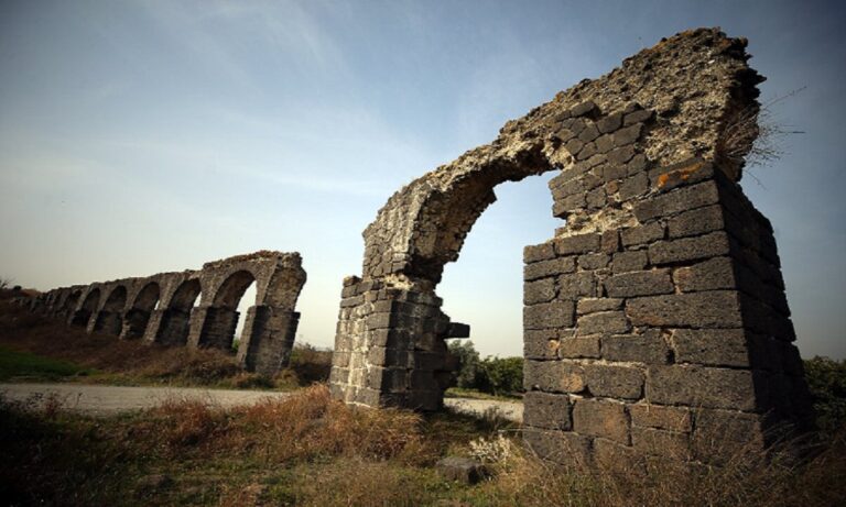 Τουρκία: Θαυμασμός των Τούρκων για αρχαία ελληνική πόλη στο επίκεντρο του σεισμού που δεν έπαθε τίποτα – Τι έκαναν οι Αρχαίοι Έλληνες