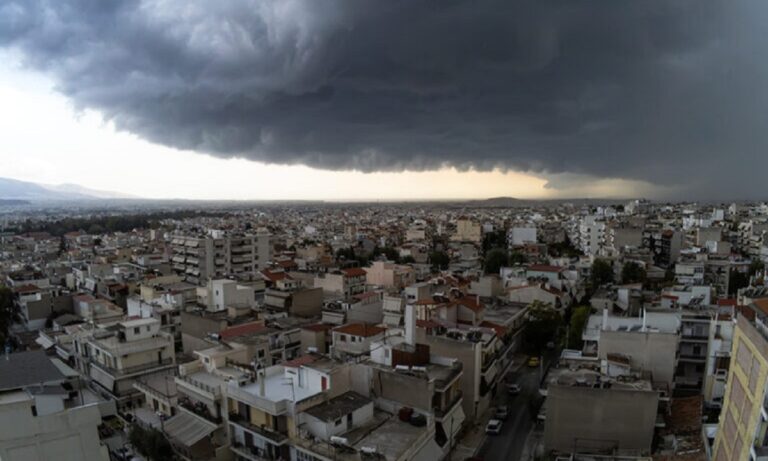 Καιρός με «απ’ όλα» τη Δευτέρα (27/3) – Πού θα έχουμε ηλιοφάνεια και που βροχή (vid)