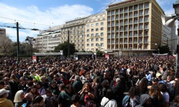 Τραγωδία στα Τέμπη: «Παραλύει» η χώρα από τη γενική απεργία – Ποιοι συμμετέχουν και πώς θα κινηθούν τα ΜΜΜ