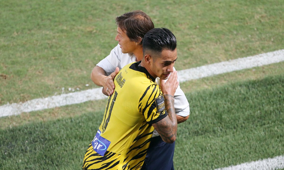 Το ζήτημα για τον Αλμέιδα και την ΑΕΚ είναι να βρει τρόπο να αντικαταστήσει τον Αραούχο