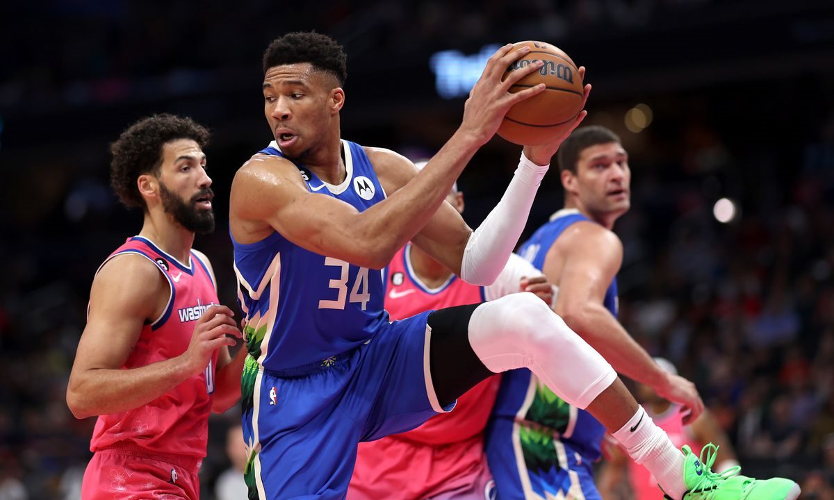 Μιλγουόκι Μπακς: Άνετοι νίκη απέναντι στους Γουίζαρντς – «Τριπλός» ο Γιάννης Αντετοκούνμπο!