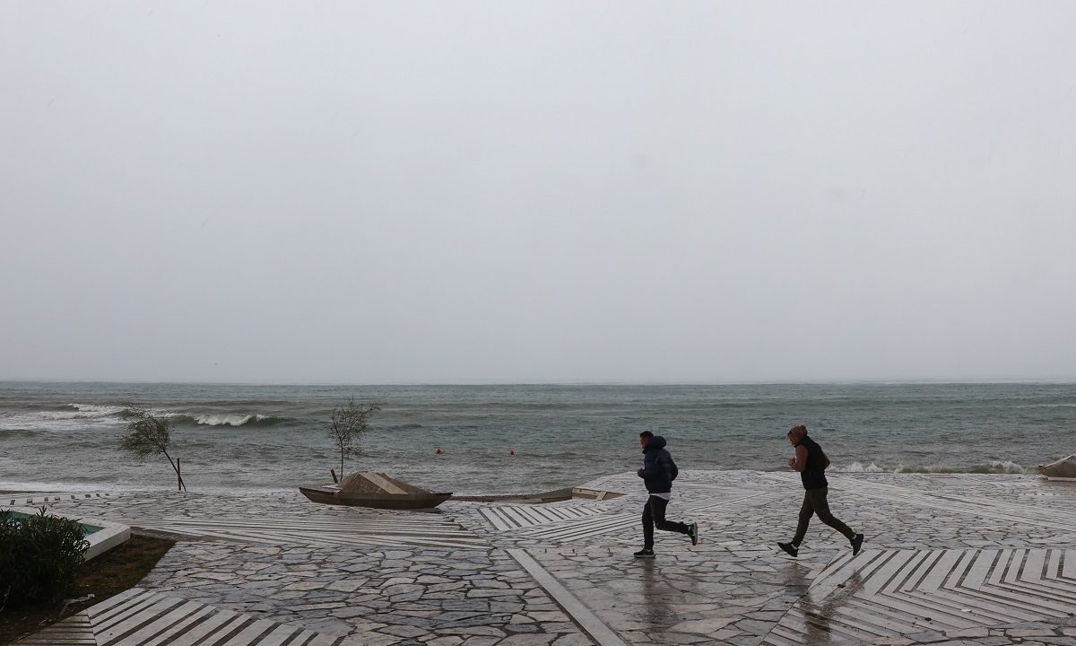 Καιρός – Κυριακή του Πάσχα: Σούβλισμα με σύννεφα και βροχές – Ποιες περιοχές θα επηρεαστούν