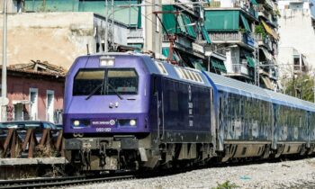 Κοινωνία: Τρένα: Ακινητοποιημένο χωρίς ρεύμα για μισή ώρα το Intercity – Μπάχαλο ξανά, παρά την πολυδιαφημισμένη επανεκκίνηση
