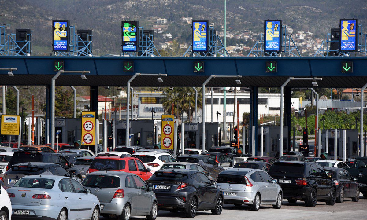 Έξοδος Πάσχα: Πόσα αυτοκίνητα έφυγαν από την Αθήνα – Πόσοι επιβάτες μπήκαν σε πλοίο