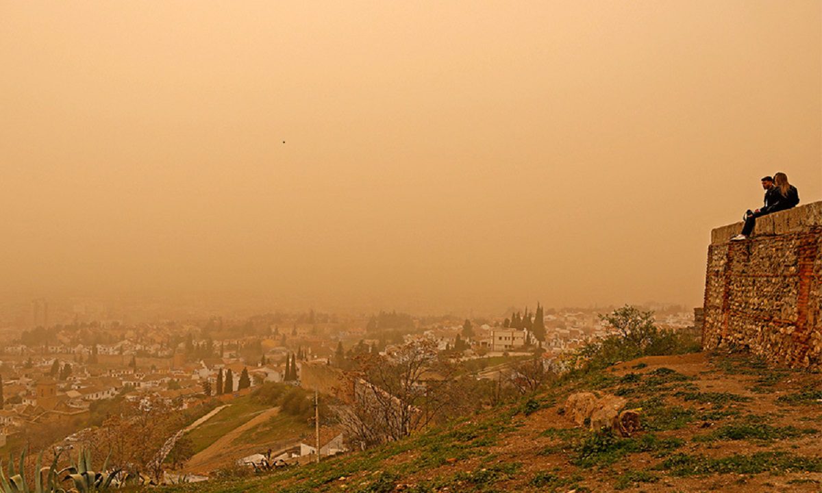 Καιρός: Έρχεται σκόνη από τη Σαχάρα την Τρίτη (25/4) – Οι περιοχές που θα έχουμε βροχή (vid)